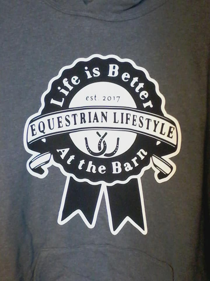 Equestrian Lifestyle
Color: Dark Grey
Graphic: Ribbon/ white background
Size: Large