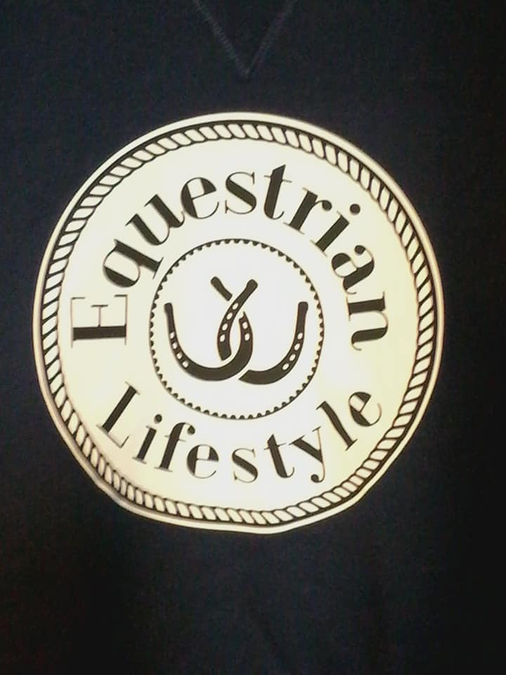 Equestrian Lifestyle
Color: Navy
Graphic: Horseshoe with white background
Size: Medium